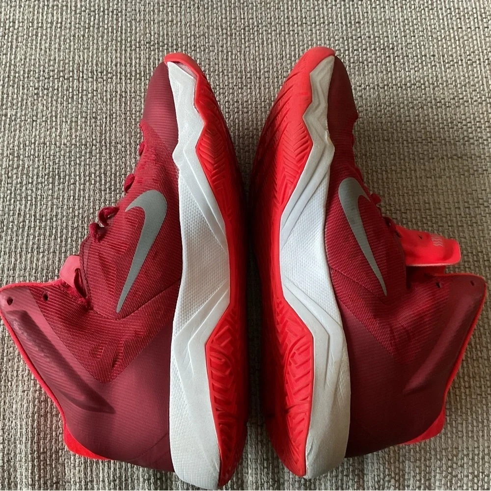 Nike Hyperquiknees Men Size 9 Red